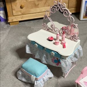My generation vanity doll set